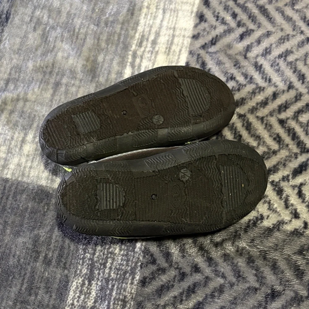 🦋Kids' Lime and Gray Water Shoes
